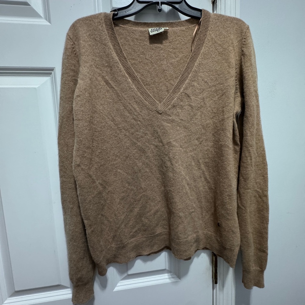 Twist & Tango 100% cashmere v neck tan sweater